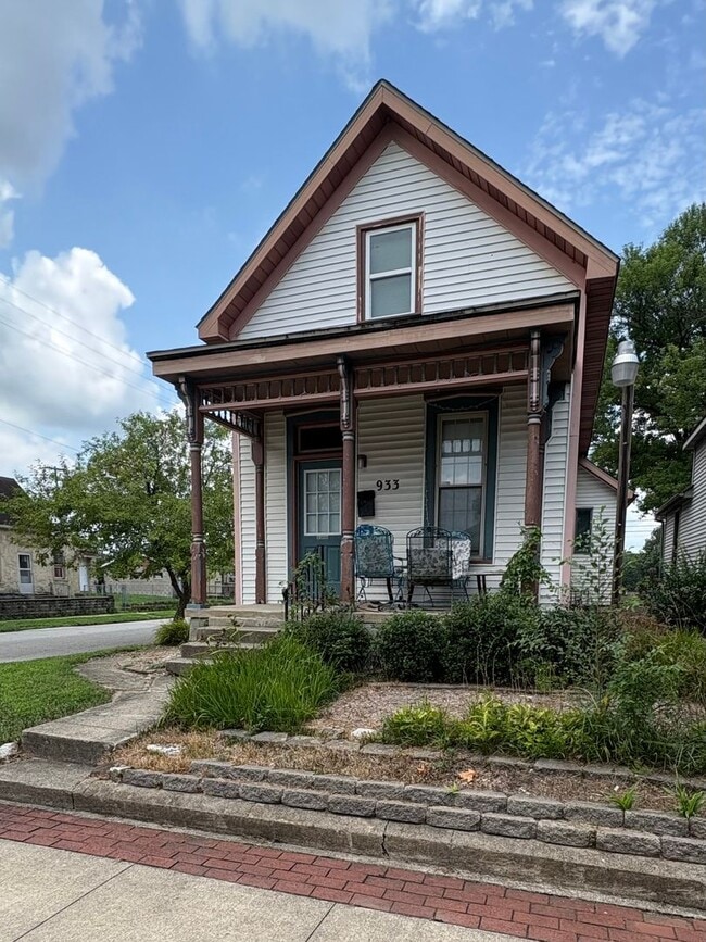 Building Photo - 933 S 4th St