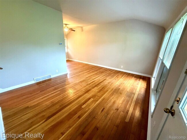 Building Photo - 2824 Whitewood St