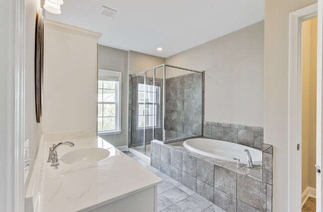 Building Photo - 2005 Kings Gate Ln