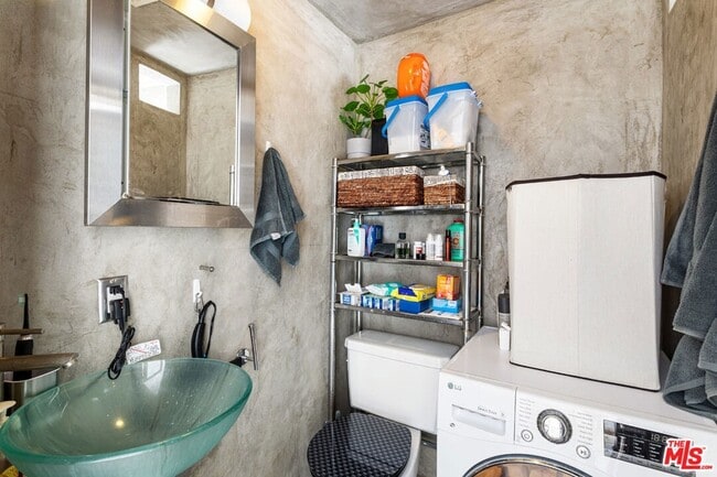 Building Photo - 24 Westminster Ave