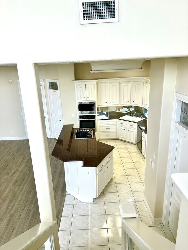 Building Photo - 807 Kipp Ave