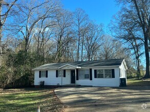 Building Photo - Cozy 4 bedroom, 2 bathroom home located in...