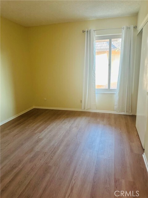 Building Photo - 1008 Las Lomas Dr