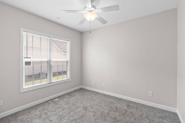 Building Photo - 720 Camwheel Dr