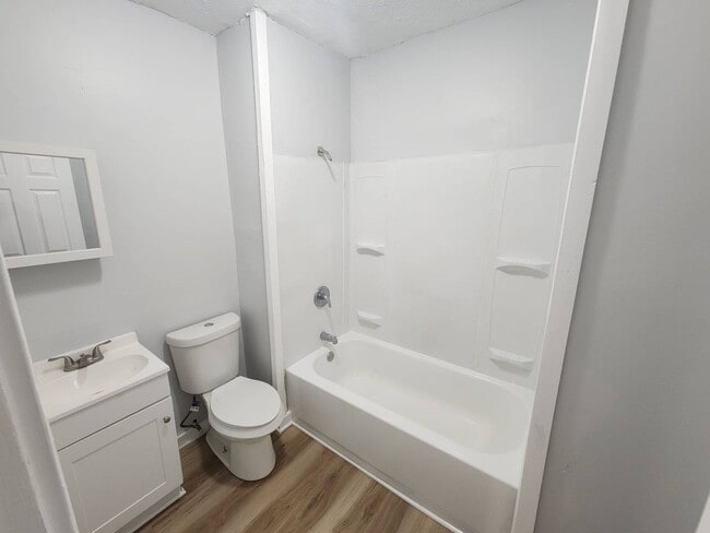 Building Photo - 12709 Parkhill Ave