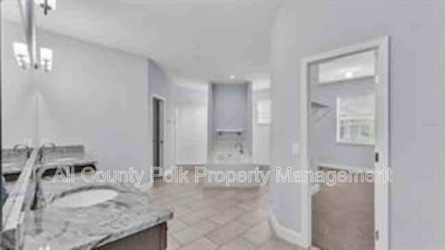 Building Photo - 1095 Woodland Oaks Dr