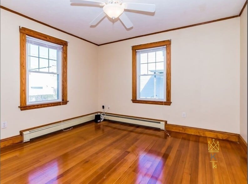 Building Photo - 153 Alder St