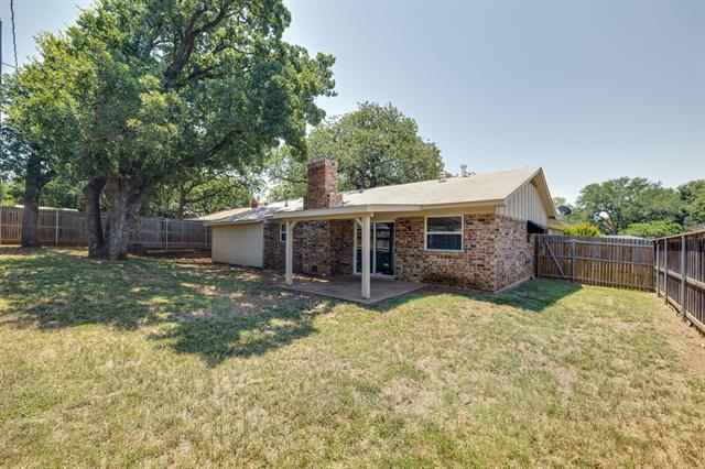 Building Photo - 2101 Warwick Dr