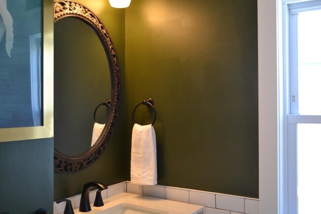 Building Photo - 202 Acorn Terrace