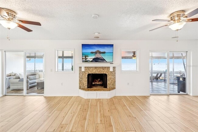 Building Photo - 3420 Lake Harney Cir
