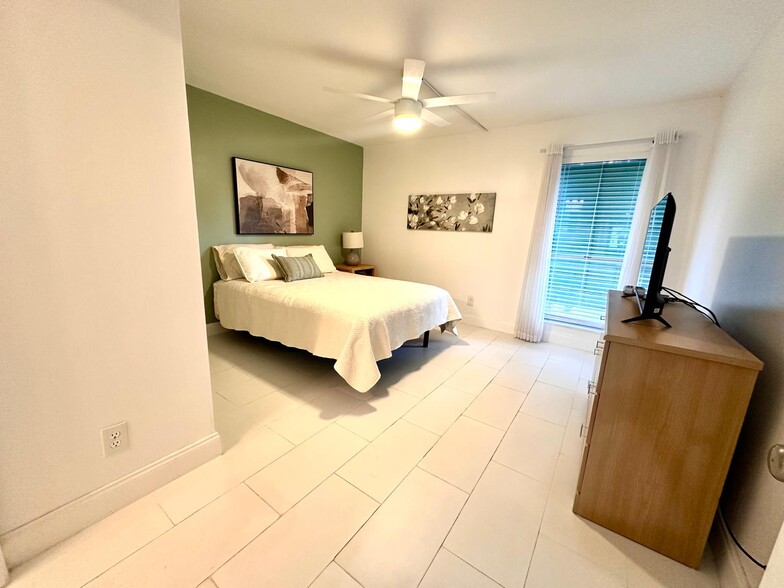 Building Photo - 160 Cypress Point Dr