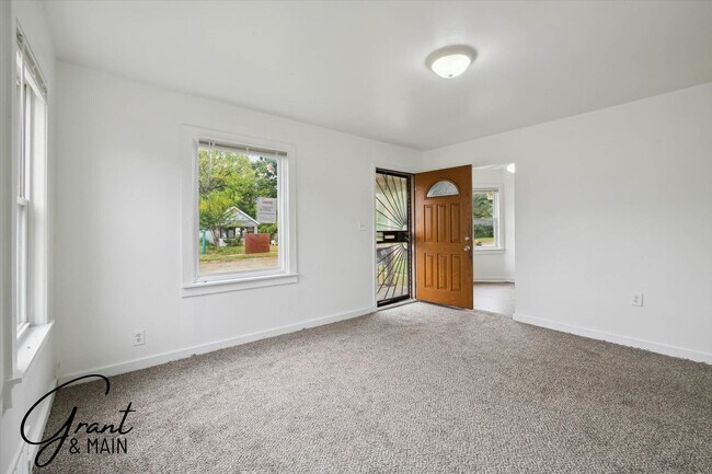 Building Photo - $1,200/month - 3 Bed 1 Bath Single Family Home in Detroit