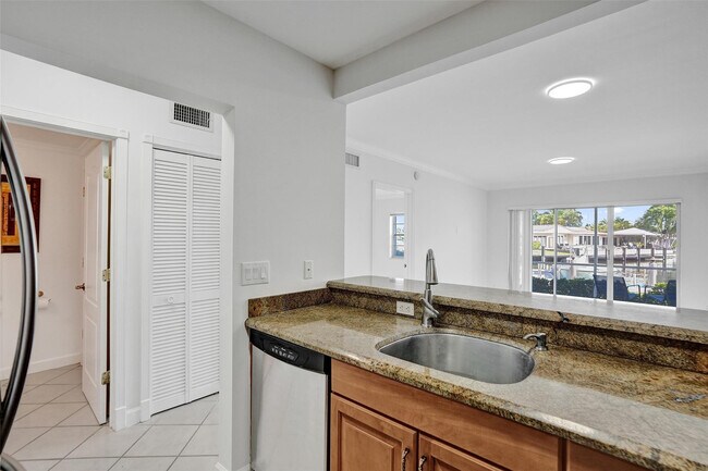 Building Photo - 2201 SE 9th St