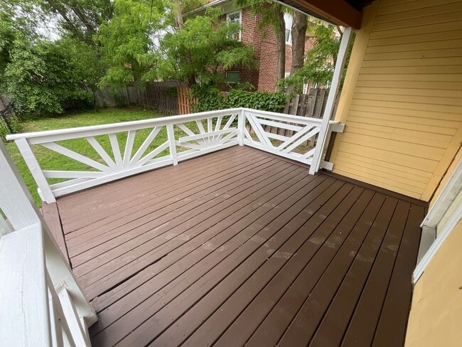 Building Photo - Large House Midtown