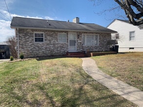 Building Photo - 126 Mankin Ave