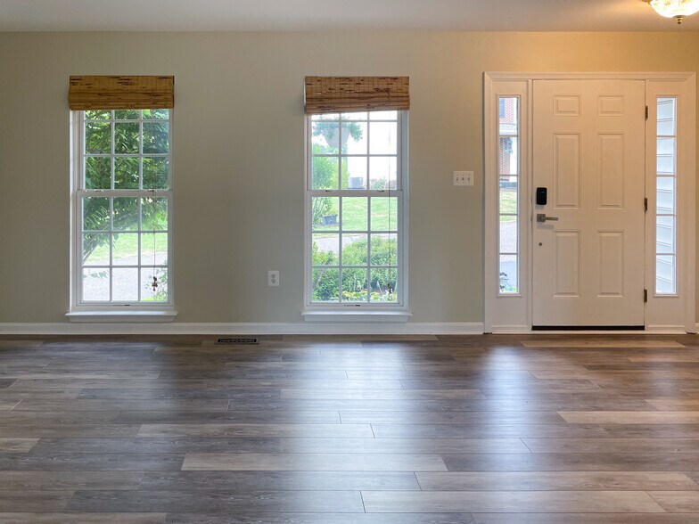 Building Photo - 35270 Overlook Dr