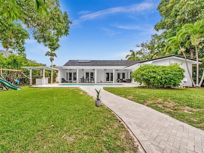 Building Photo - 413 Tamarind Dr