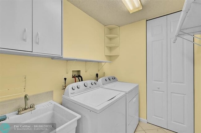 Building Photo - 3829 NW 62nd Ct