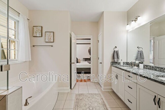 Building Photo - 7 James St