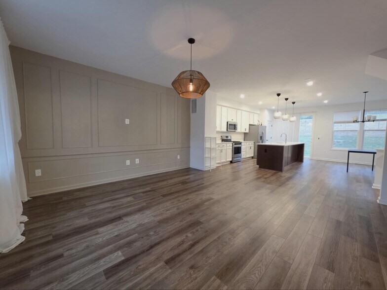 Living Room - 4915 Sheridan St