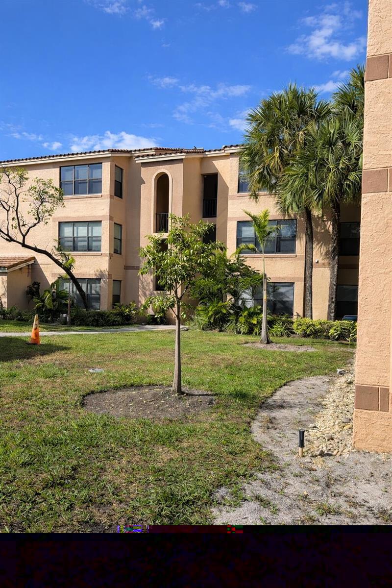 Building Photo - 2926 S University Dr