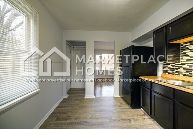 Building Photo - 650 Robert Ave