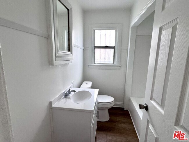 Building Photo - 540 W 107th St