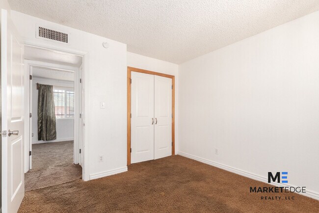 Building Photo - 2Bed/2Bath House at 24th St/Baseline! Appl...