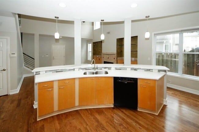 Building Photo - 1354 Brookhaven Village Cir NE