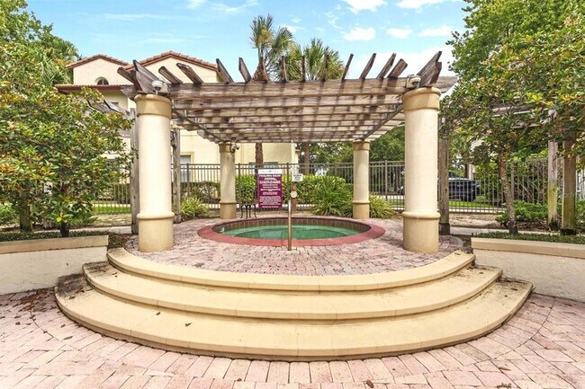 Building Photo - 822 Camargo Way