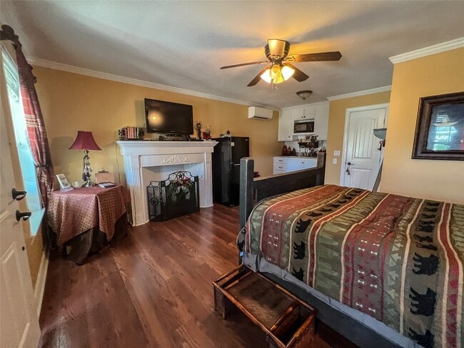 Building Photo - 9500 Mayfield Ave