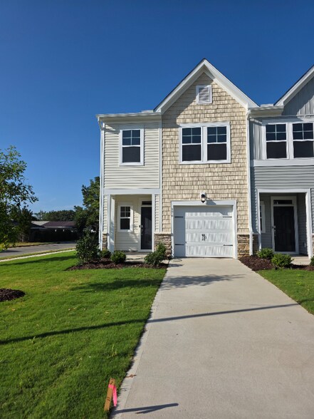 Primary Photo - 176 Paramount Dr