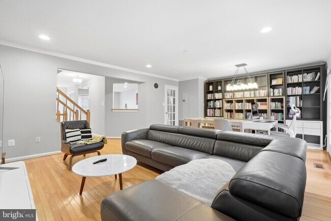 Building Photo - 3968 Clares Ct