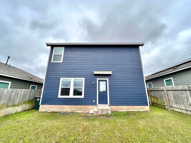 Building Photo - Your Next Home Awaits – Bright, Modern & M...