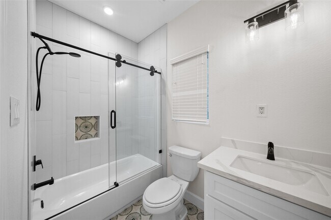 Building Photo - 1411 Bayou St