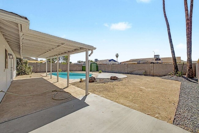 Building Photo - 2303 E Inverness Ave