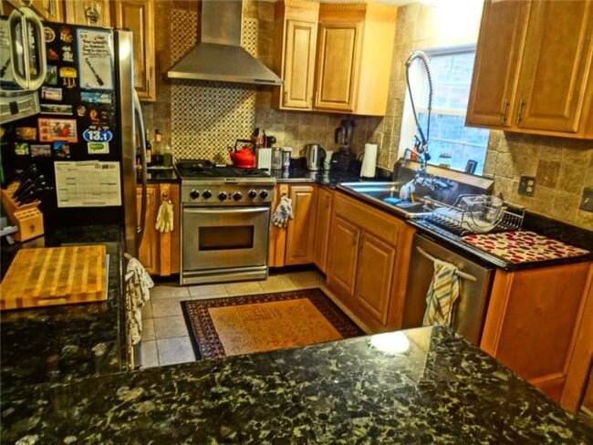 Building Photo - 61 Church St