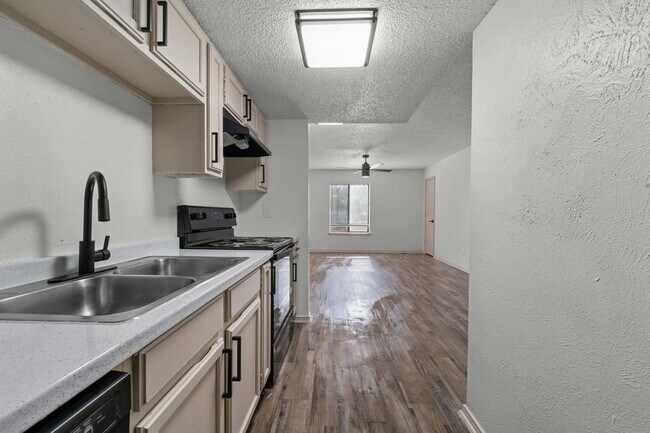 Building Photo - Little Creek Apartments – Your Ideal Home in Cedar Hill, TX!