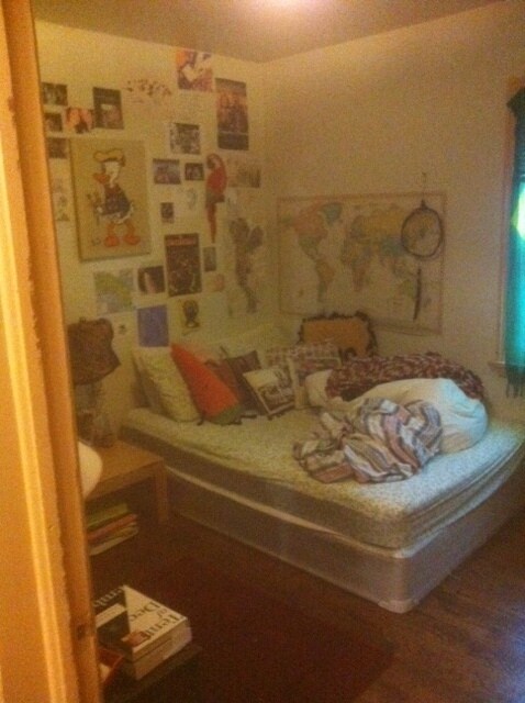 Building Photo - 1028 E Maxwell Ln