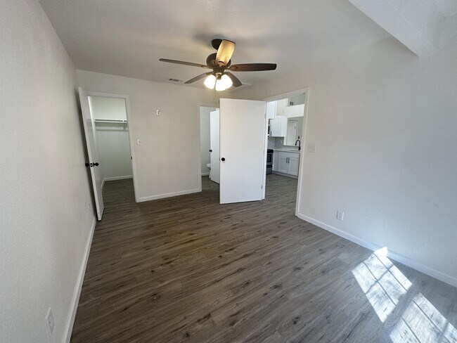 Building Photo - 404 Justice Dr