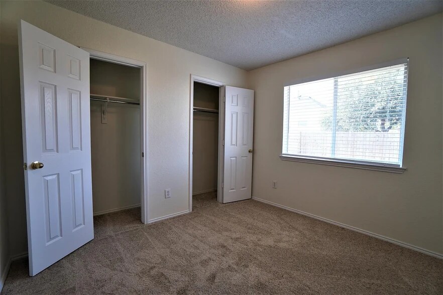 Building Photo - 137 Magnolia Ln