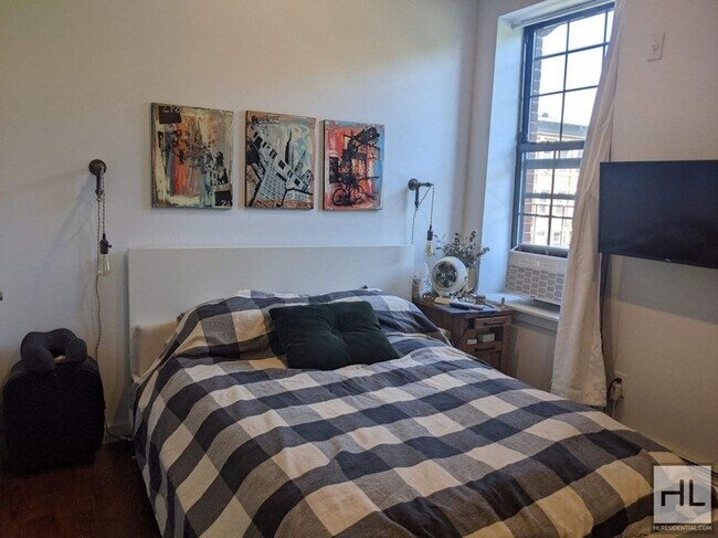 Building Photo - QUINCY STREET / Amazing Modern 1-Bed 1-Bat...