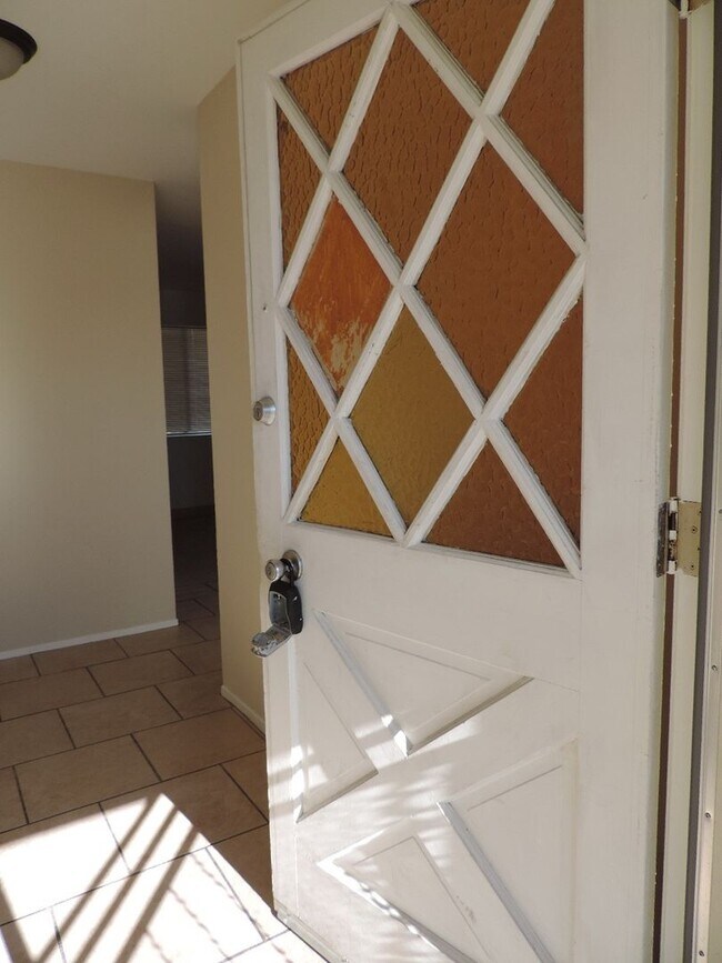 Building Photo - MG11-1036-1038 Dodge Drive