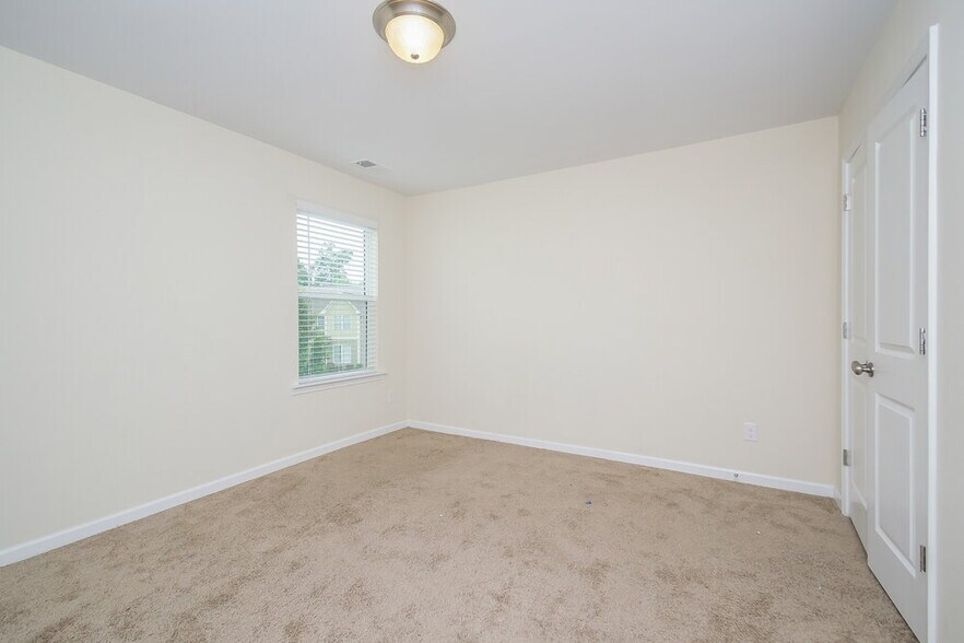 Building Photo - 289 Darbys Run Ct
