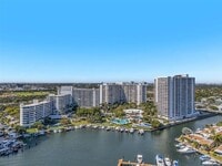 Building Photo - 2500 Parkview Dr