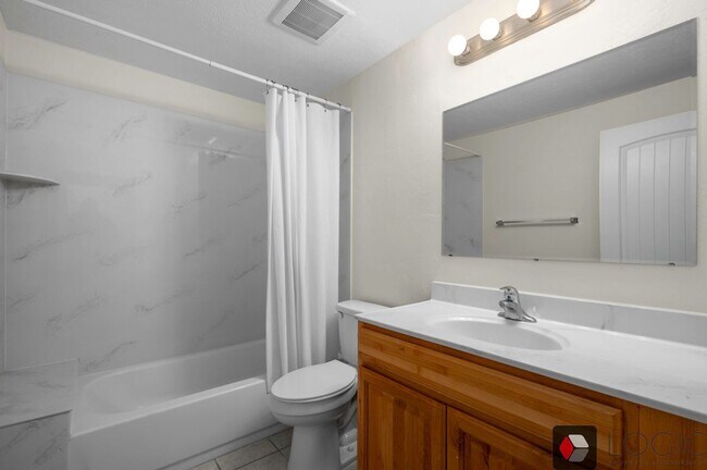 Building Photo - 3864 E Clubhouse Ln