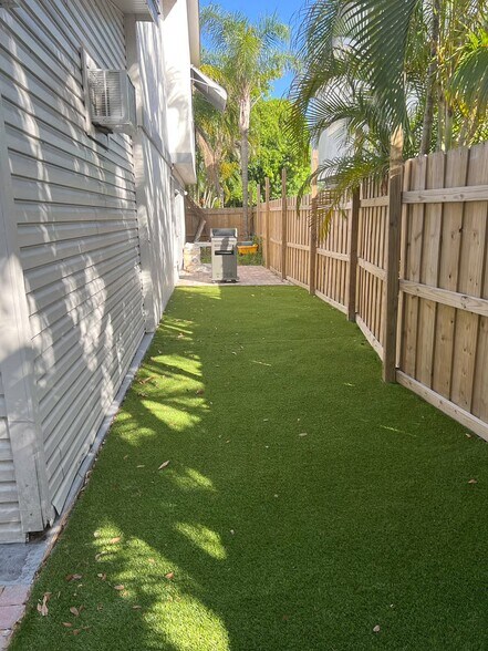 Building Photo - 2417 Sundy Ave