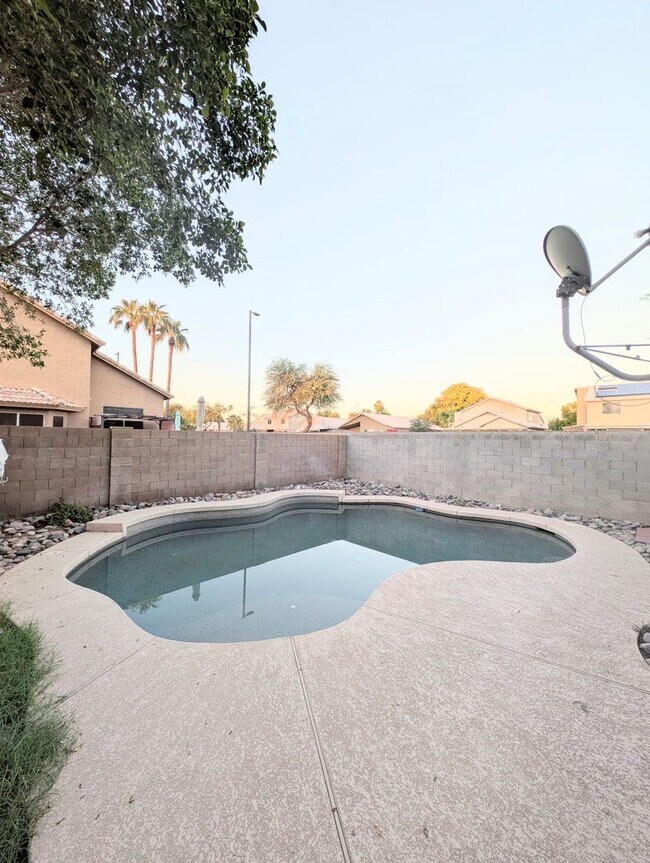 Building Photo - AVAILABLE NOW Beautiful Home with Sparkling Pool in Superstition Springs!!