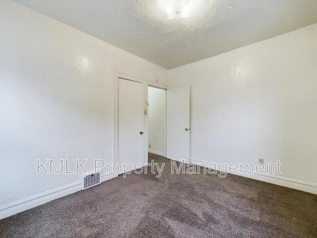 Building Photo - 539 Gage St