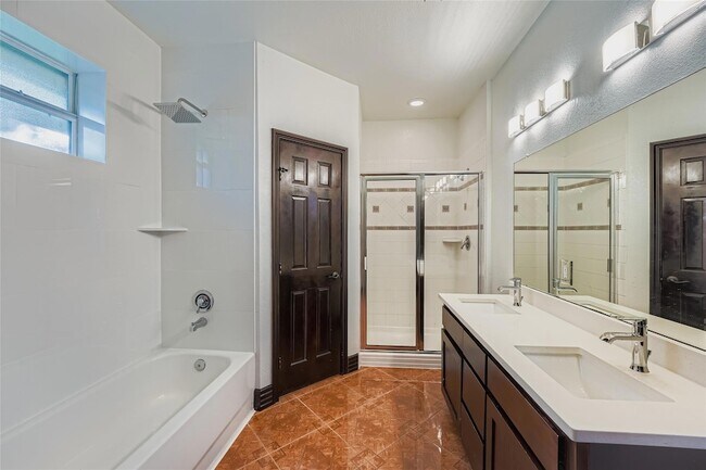 Building Photo - 10901 Parkfield Dr